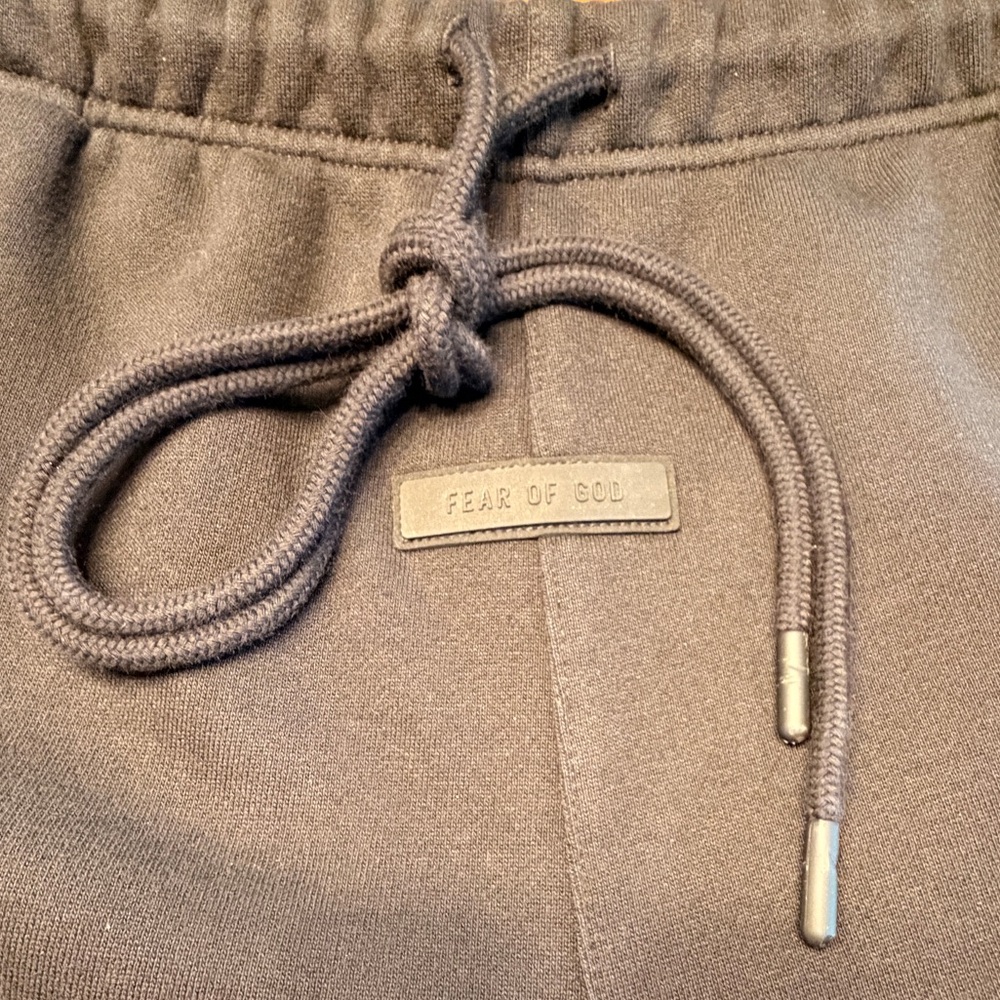 FEAR OF GOD ESSENTIALS - Picture 2 of 7